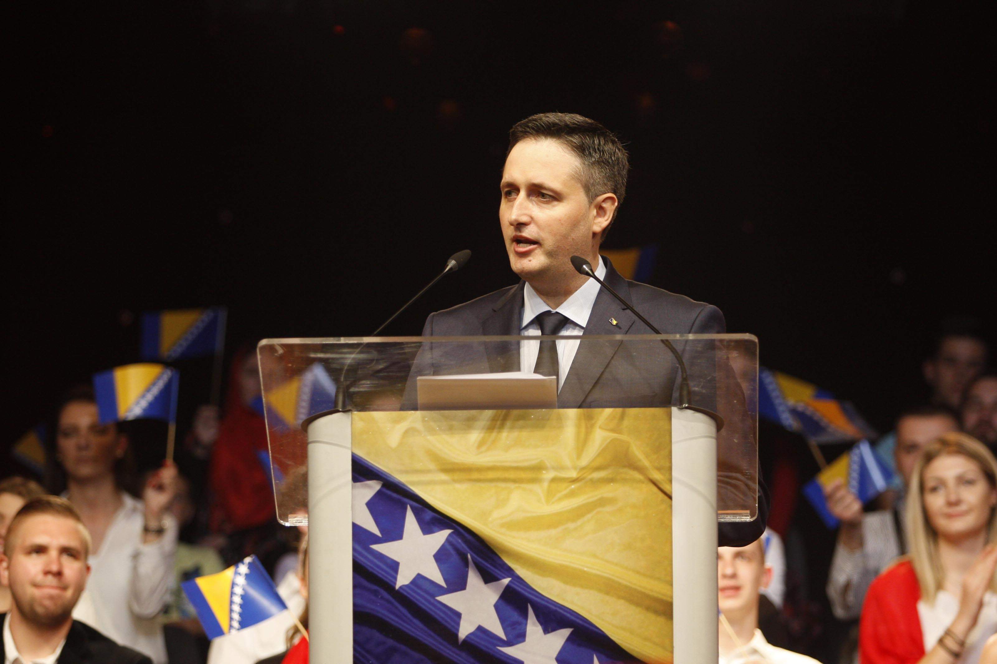 Bećirović: Srbija pojačava vojsku radi odbrane ili napada?