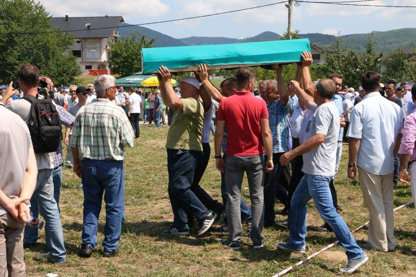 U petak u Kozarcu ukop tri žrtve zločina na području Prijedora