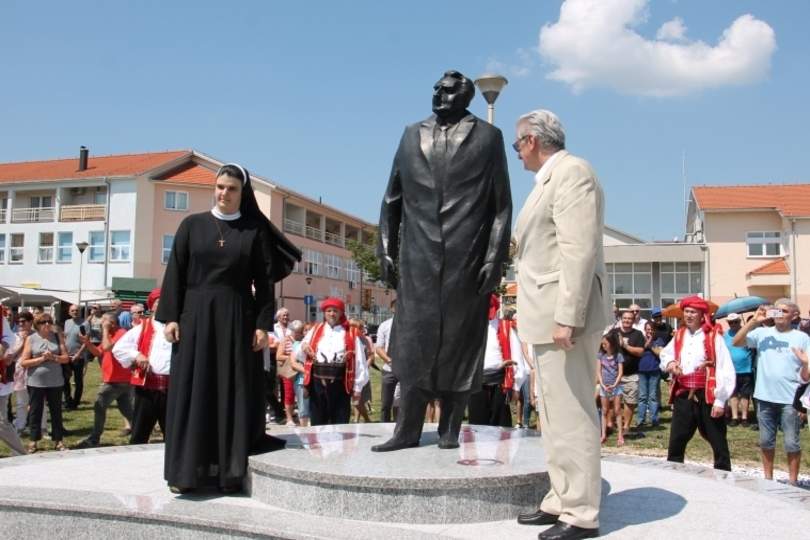 U Tomislavgradu svečano otkriven spomenik Franji Tuđmanu