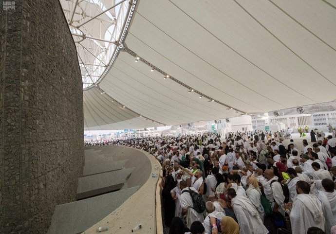 Milioni muslimana okupili se u Jamaratu radi 'kamenovanja šejtana'