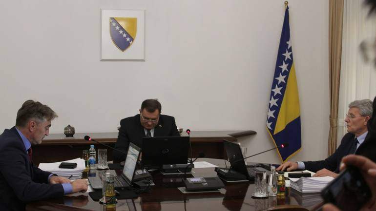 Džaferović i Komšić: Put ka NATO-u uvjet za izbor Tegeltije