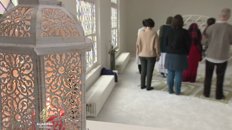 Njemački muslimani žele plaćati vjerski porez (Video)