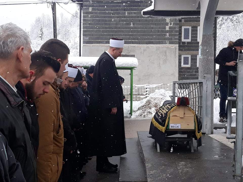 Klanjana dženaza ubijenom policajcu Mahiru Begiću