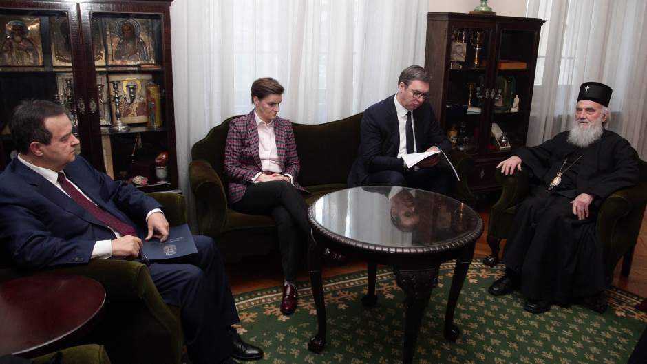 VUČIĆ, MAJSTOR DRAME 'Srbija u teškoj situaciji, srpski narod nećemo ostaviti na cjedilu'